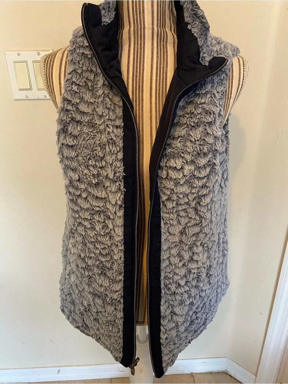 Reversible Sherpa Vest - Grey/Navy